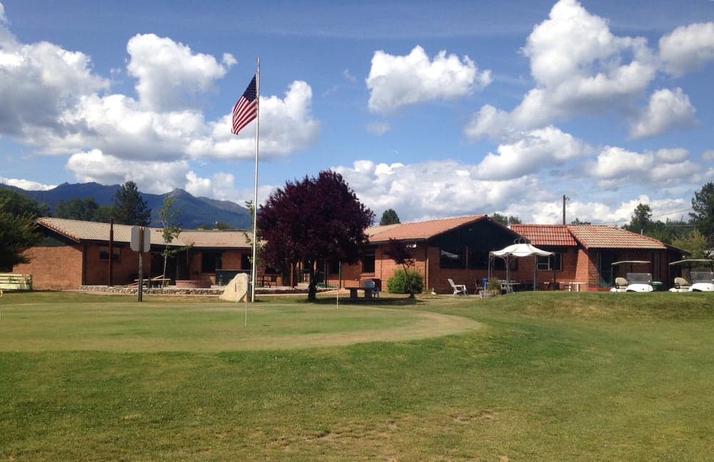 Trinity Alps Golf Bar & Restaurant — golf course